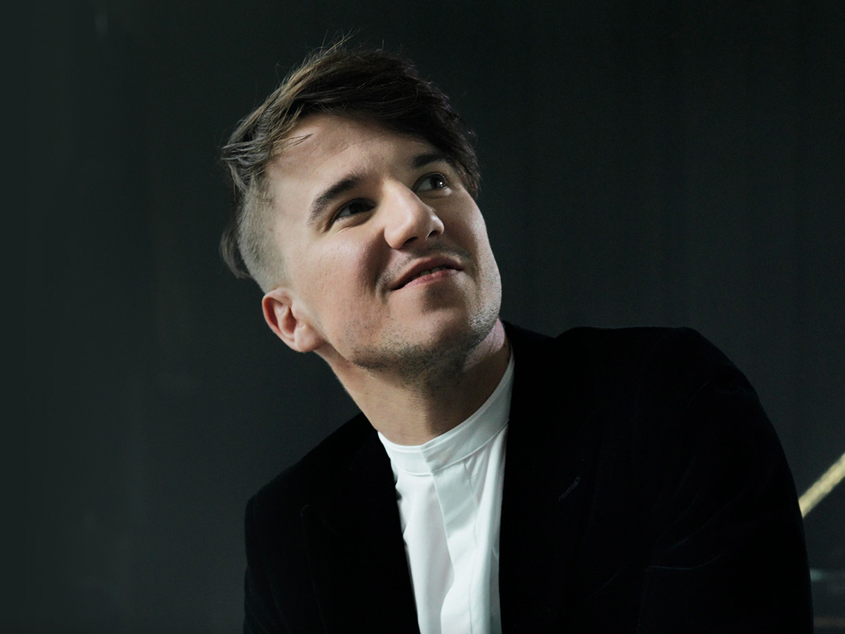 Новую оригинальную программу «От классики до jazz-импровизаций» в Витебске представит пианист-виртуоз Арсений Садыков
